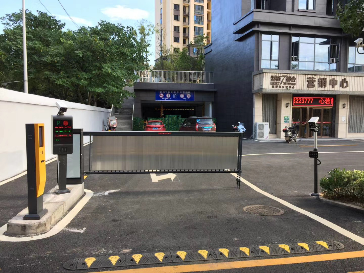 長沙雷隆智能科技有限公司,車牌識別系統,停車收費系統,車牌識別一體機,智能通道閘,湖南車牌識別道閘系統,人行通道閘,智能道閘