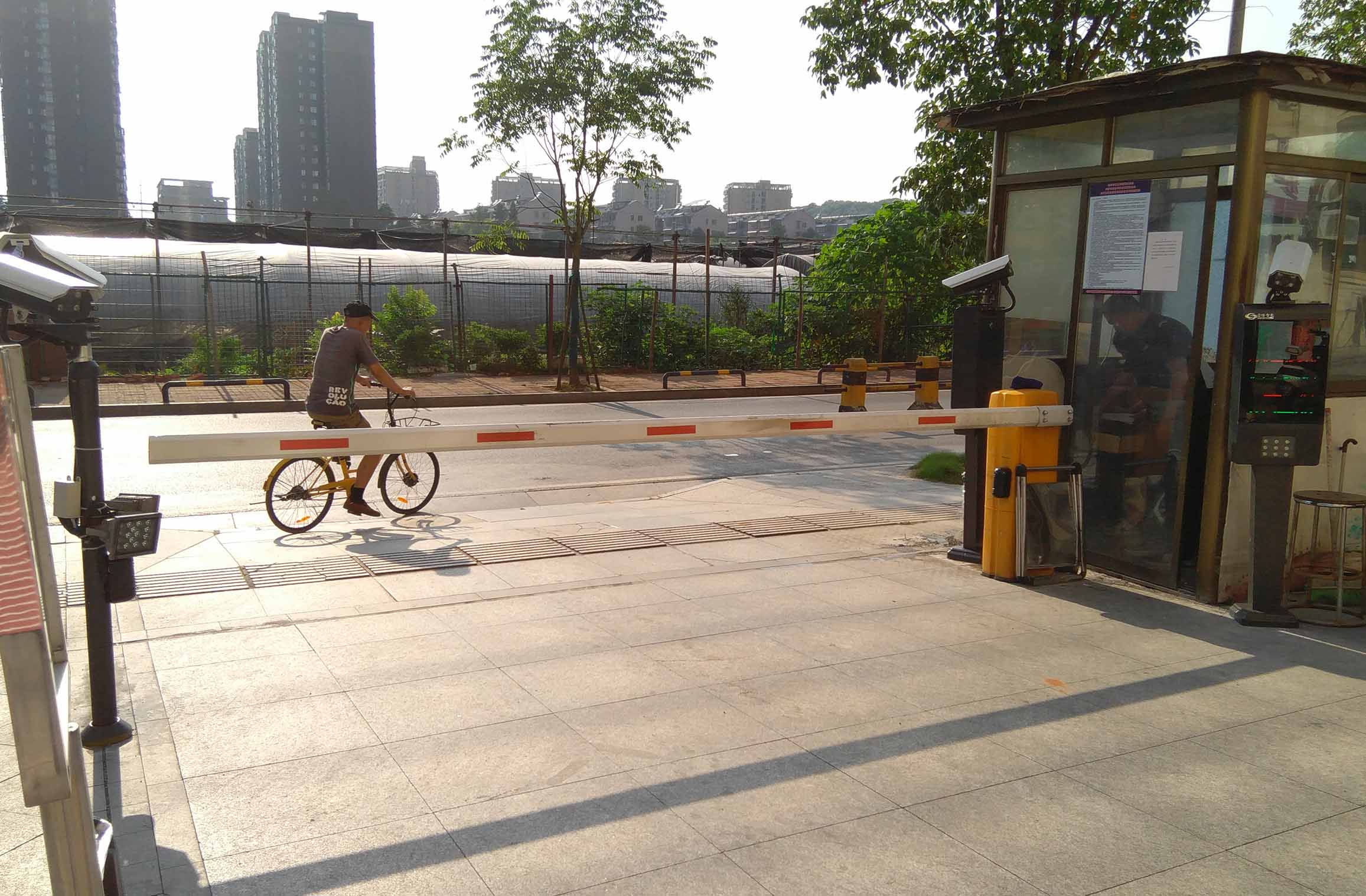 長沙雷隆智能科技有限公司_長沙車牌自動識別系統|長沙停車場管理系統|車牌識別系統|車牌識別一體機|人行通道閘|智能通道閘|停車收費系統|智能門禁系統