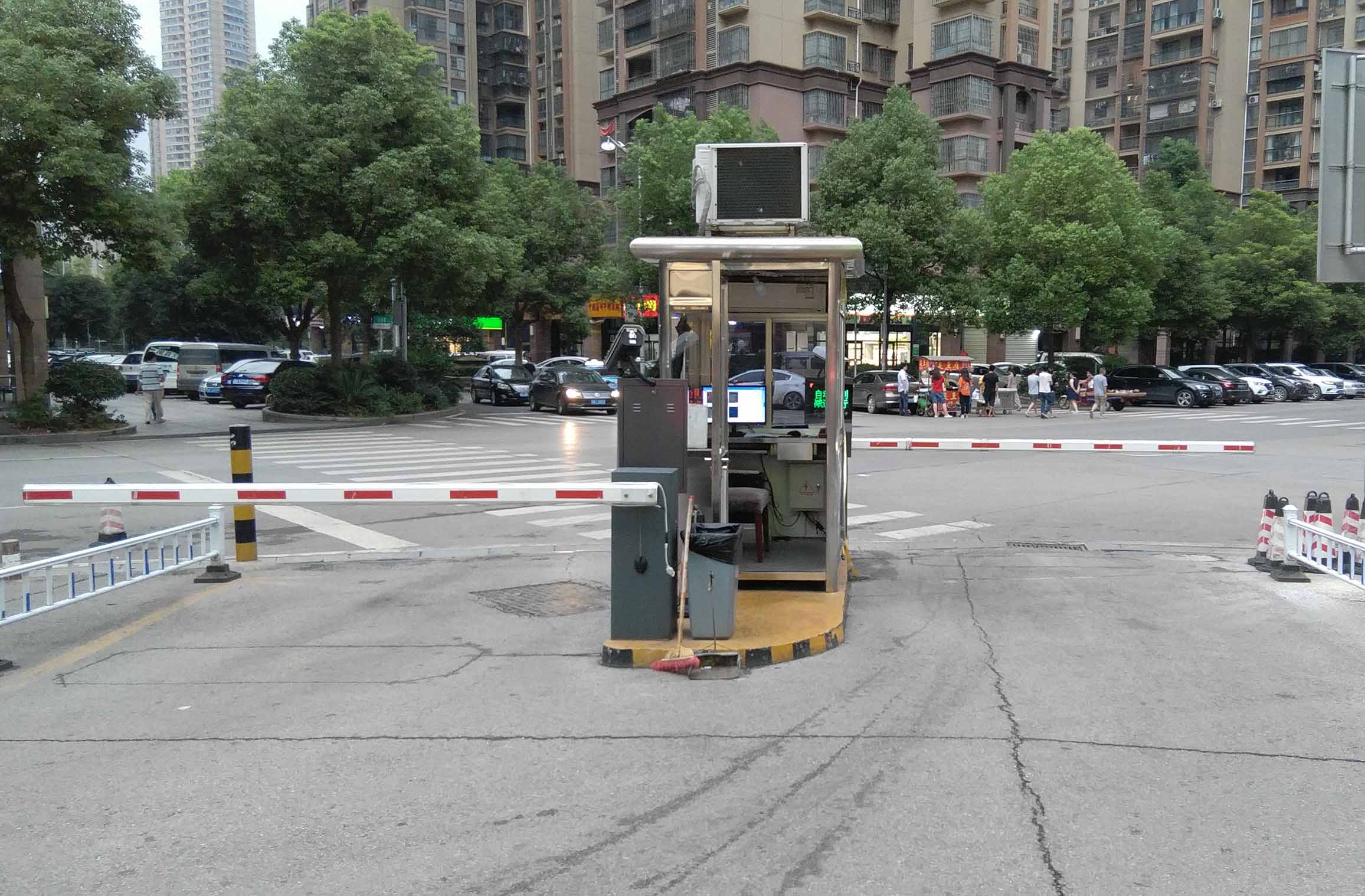 長沙雷隆智能科技有限公司_長沙車牌自動識別系統|長沙停車場管理系統|車牌識別系統|車牌識別一體機|人行通道閘|智能通道閘|停車收費系統|智能門禁系統
