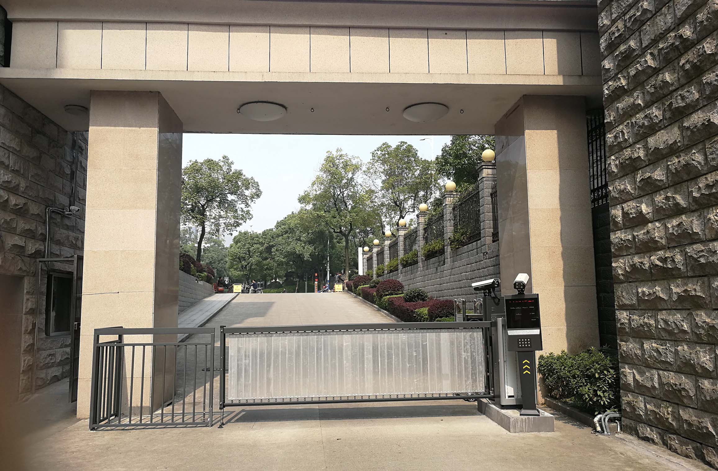 長沙雷隆智能科技有限公司,車牌識別系統,停車收費系統,車牌識別一體機,智能通道閘,湖南車牌識別道閘系統,人行通道閘,智能道閘