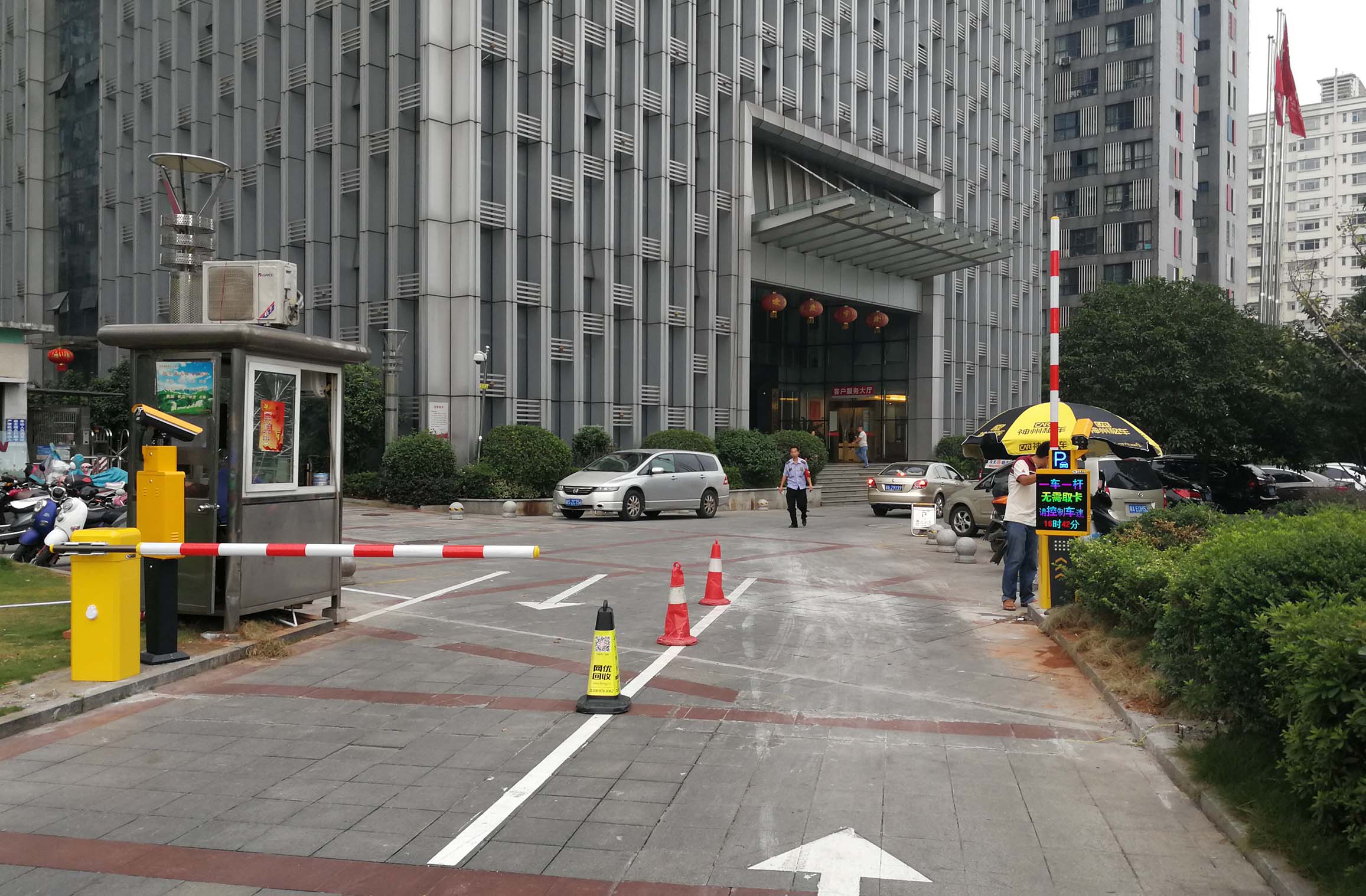 長沙雷隆智能科技有限公司,車牌識別系統,停車收費系統,車牌識別一體機,智能通道閘,湖南車牌識別道閘系統,人行通道閘,智能道閘