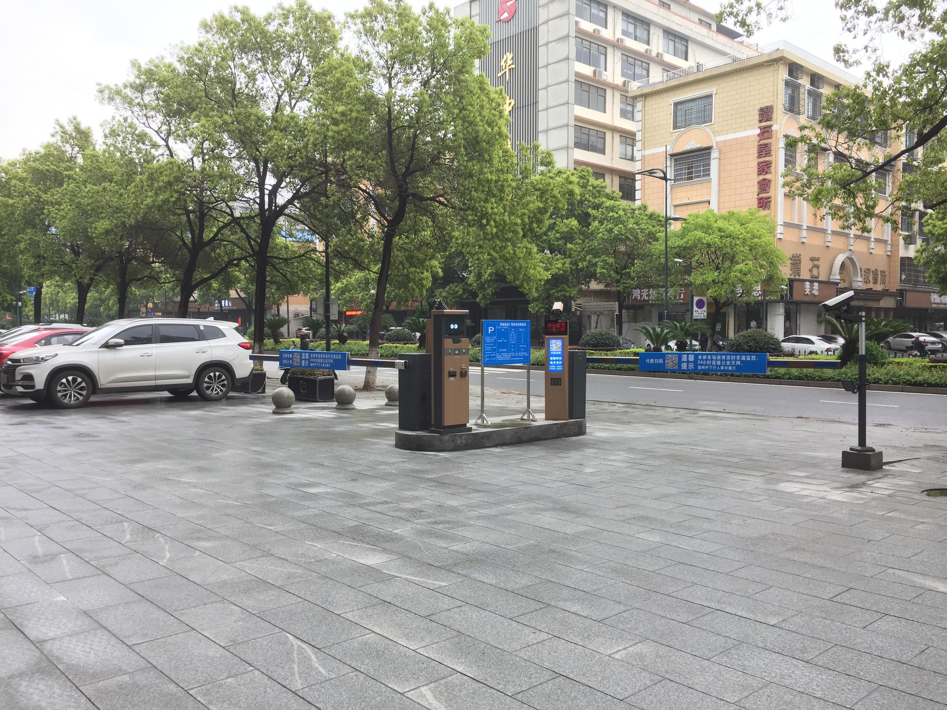 長沙雷隆智能科技有限公司,車牌識別系統,停車收費系統,車牌識別一體機,智能通道閘,湖南車牌識別道閘系統,人行通道閘,智能道閘