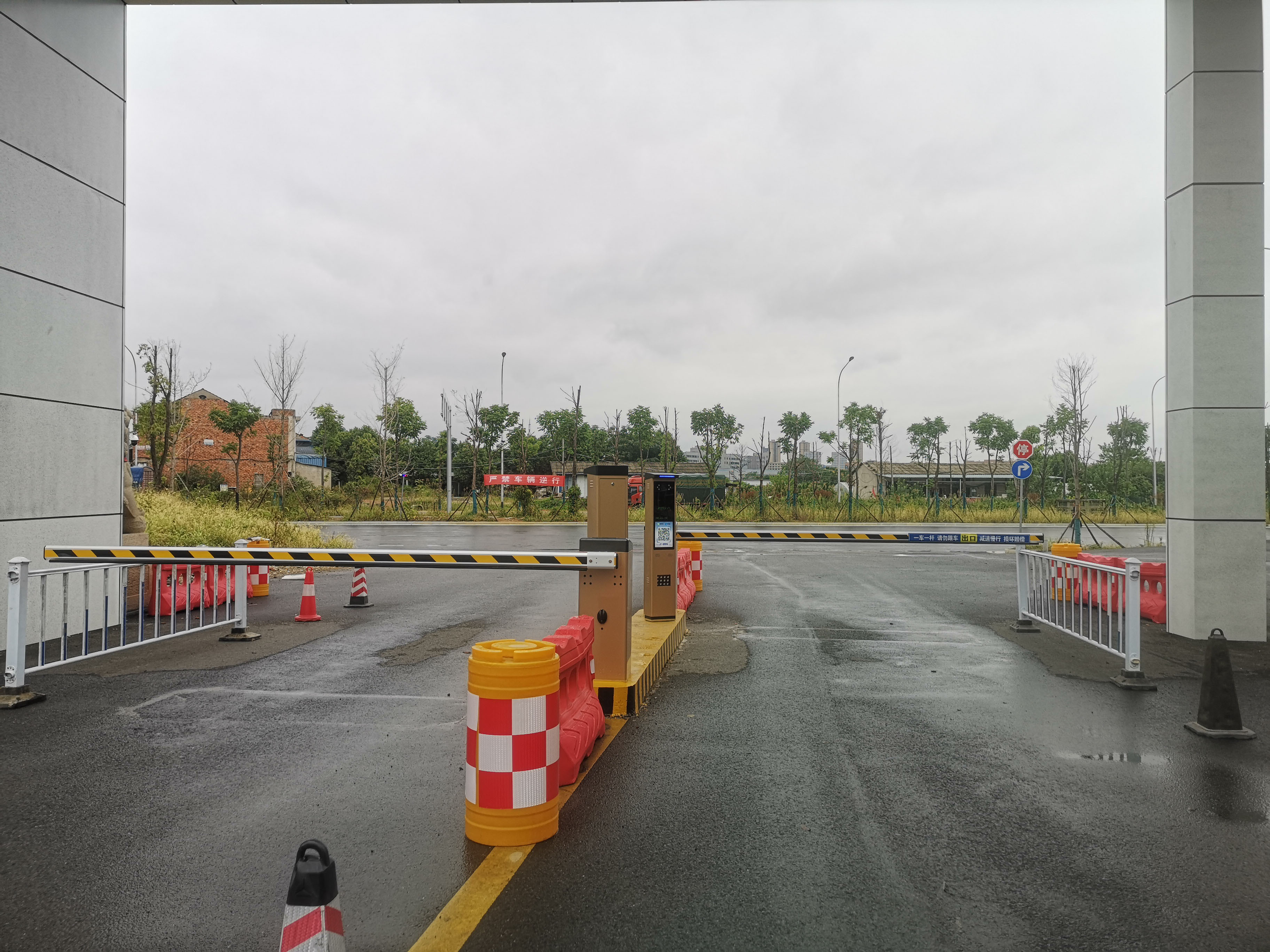 長沙雷隆智能科技有限公司,車牌識別系統,停車收費系統,車牌識別一體機,智能通道閘,湖南車牌識別道閘系統,人行通道閘,智能道閘