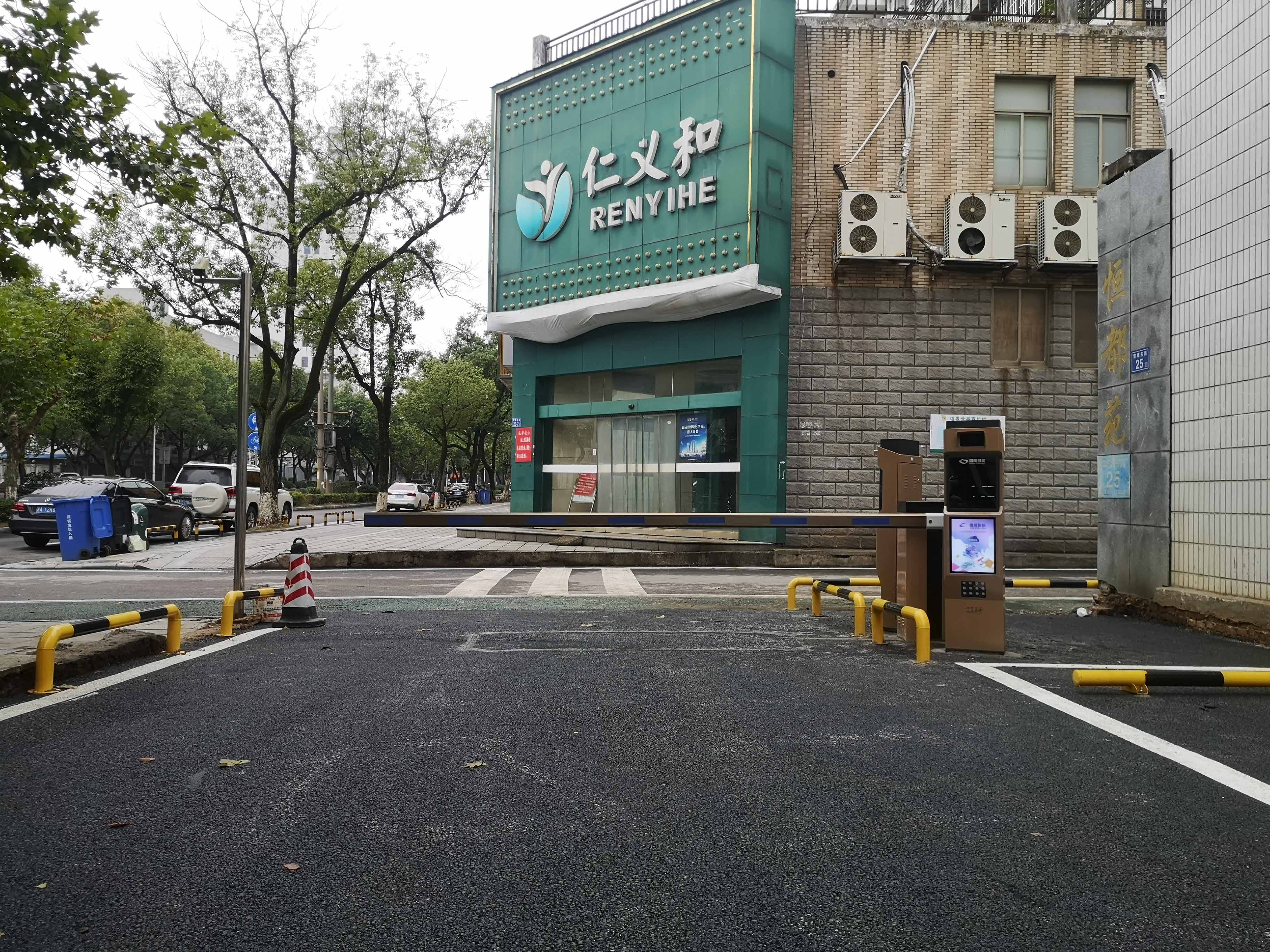 長沙雷隆智能科技有限公司,車牌識別系統,停車收費系統,車牌識別一體機,智能通道閘,湖南車牌識別道閘系統,人行通道閘,智能道閘