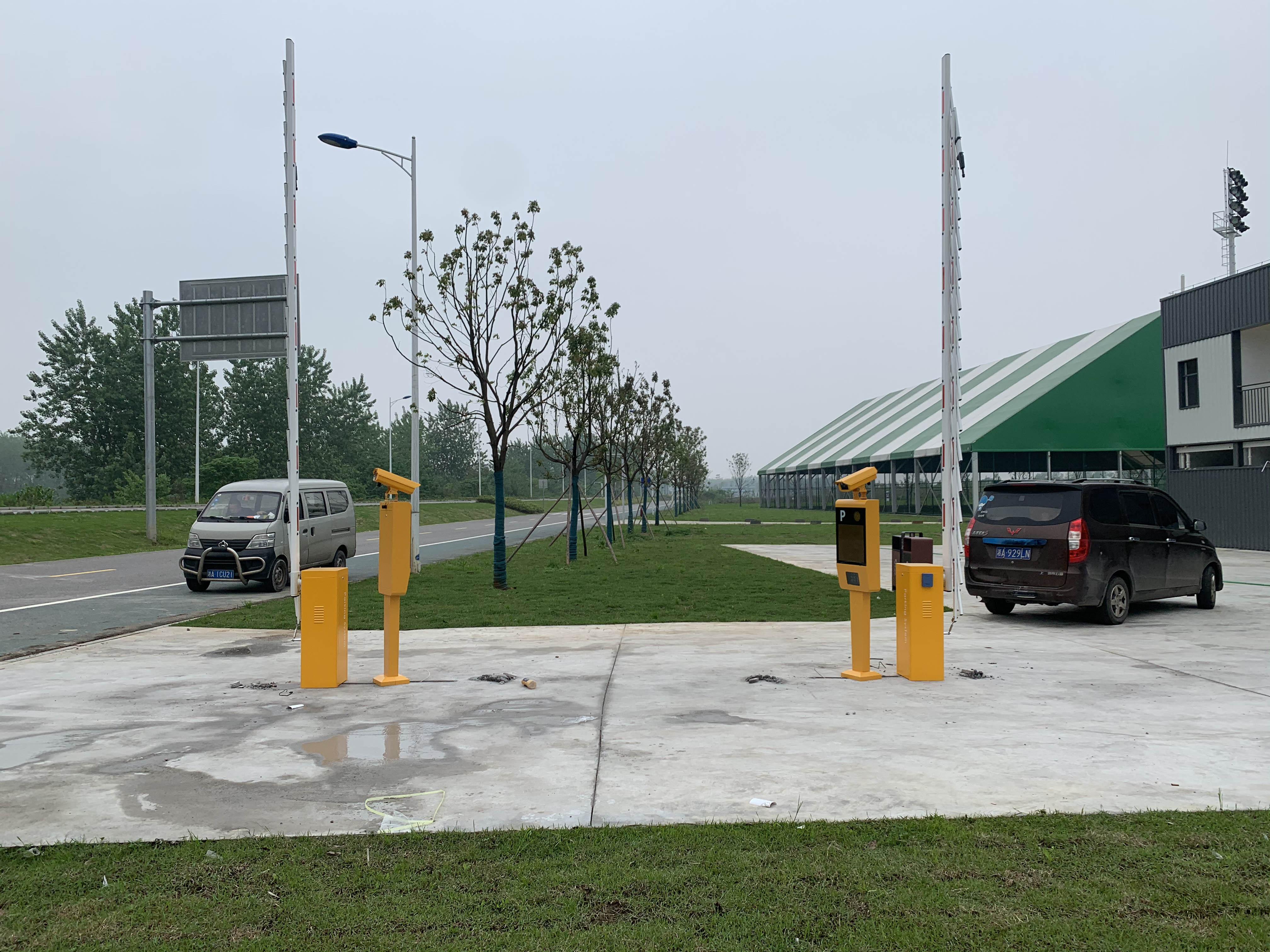 長沙雷隆智能科技有限公司,車牌識別系統,停車收費系統,車牌識別一體機,智能通道閘,湖南車牌識別道閘系統,人行通道閘,智能道閘