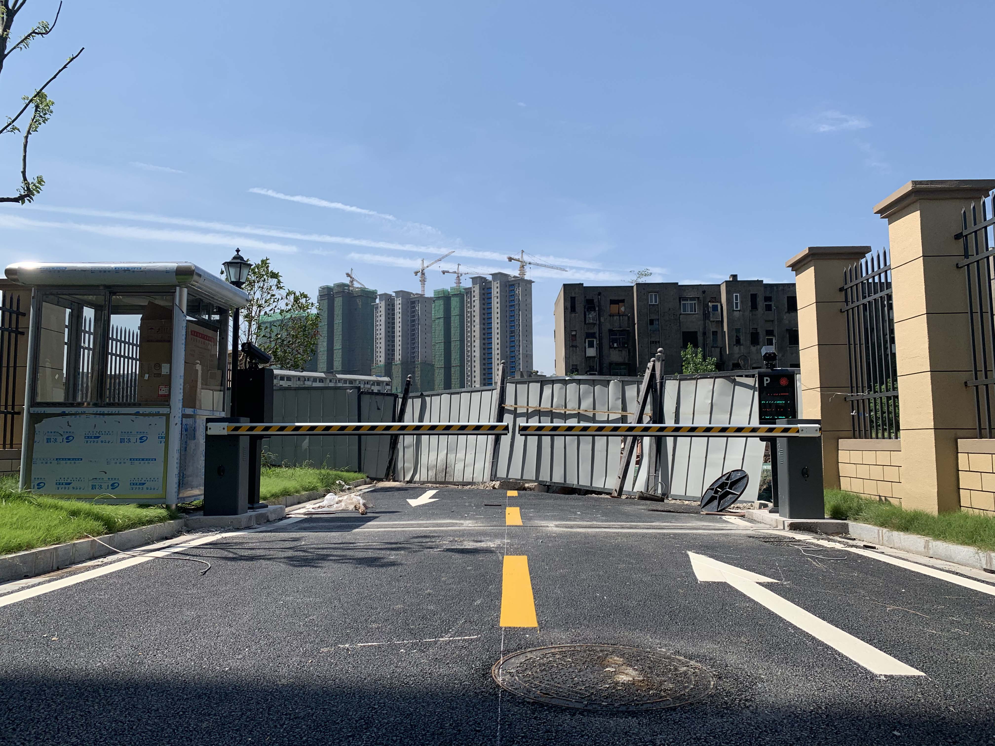 長沙雷隆智能科技有限公司,車牌識別系統,停車收費系統,車牌識別一體機,智能通道閘,湖南車牌識別道閘系統,人行通道閘,智能道閘
