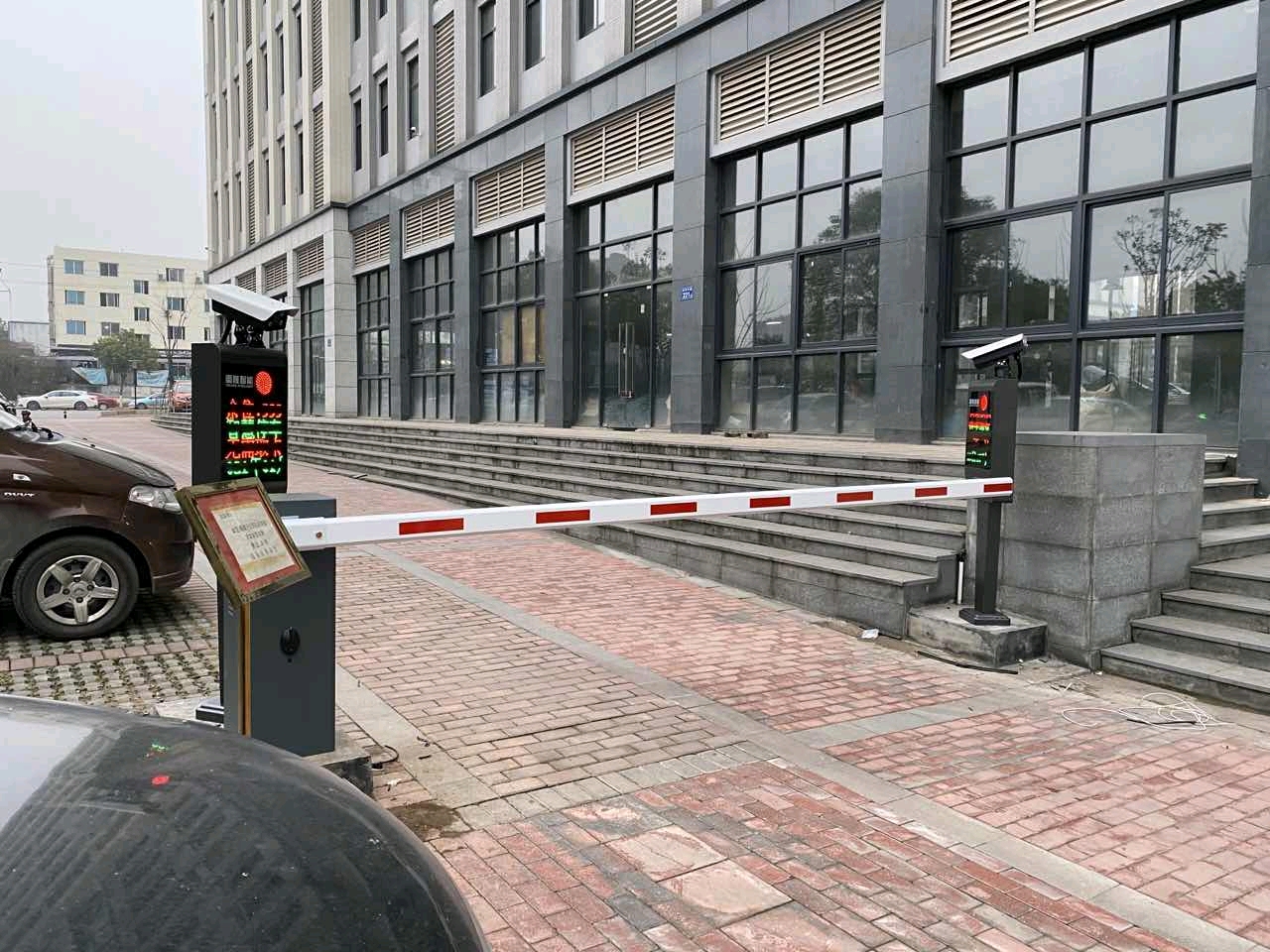 長沙雷隆智能科技有限公司,車牌識別系統,停車收費系統,車牌識別一體機,智能通道閘,湖南車牌識別道閘系統,人行通道閘,智能道閘